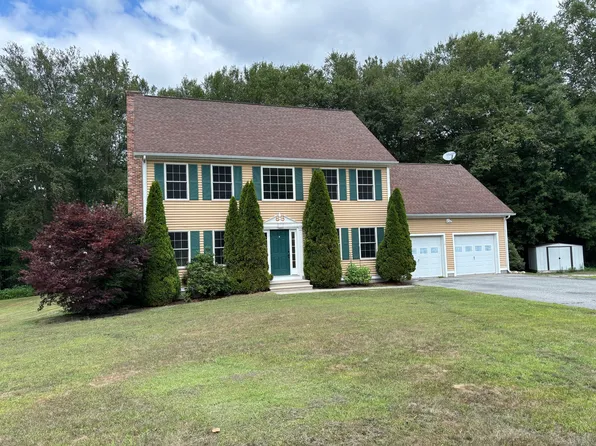 16 Cove Brook Lane, Montville, CT 06382