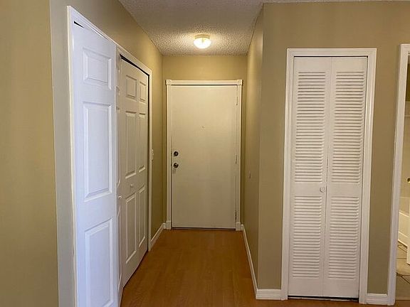 3rd image of 652 Kenwick Cir APT 202