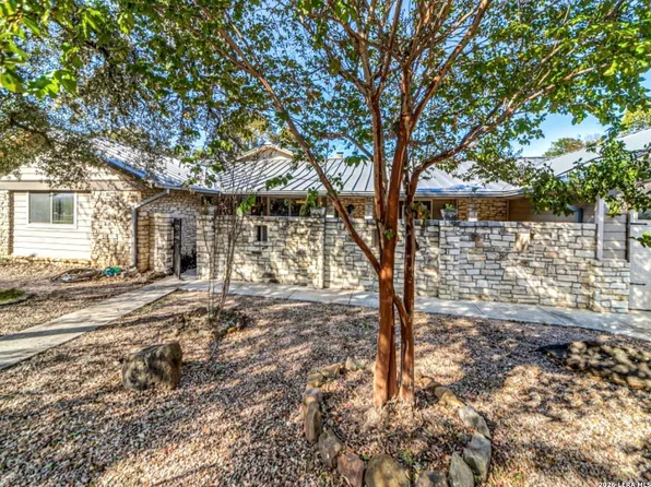 310 Oak Park, Boerne, TX 78006