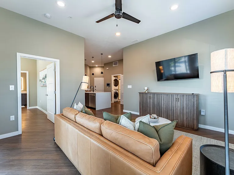 1364 E Battlefield Rd — Photo 169