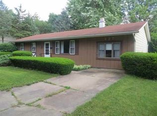 427 10th St, Lincoln, IL 62656