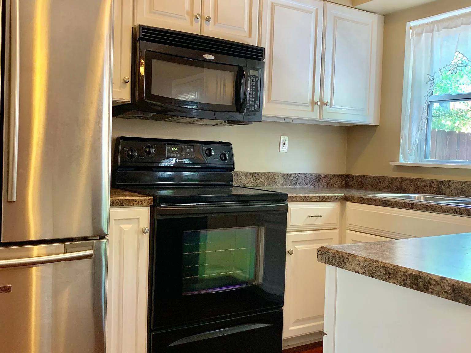 1183 Town And Four Parkway Dr — Photo 2