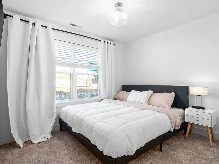 700 N Dupont Ave #322 — Photo 5