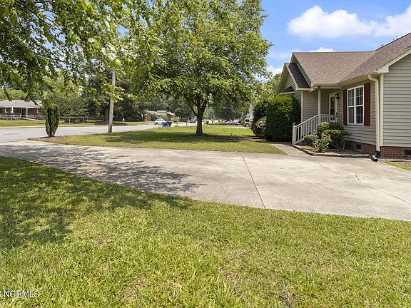 5th image of 1605 Cedar Lane