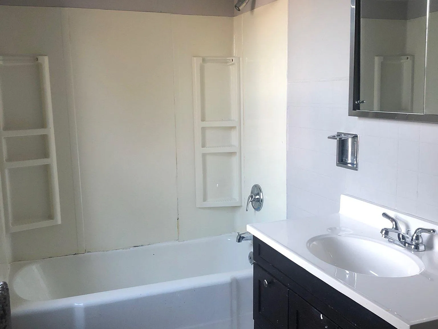 223 Fairview St — Photo 3