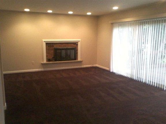 2909 Summervale - Family Room