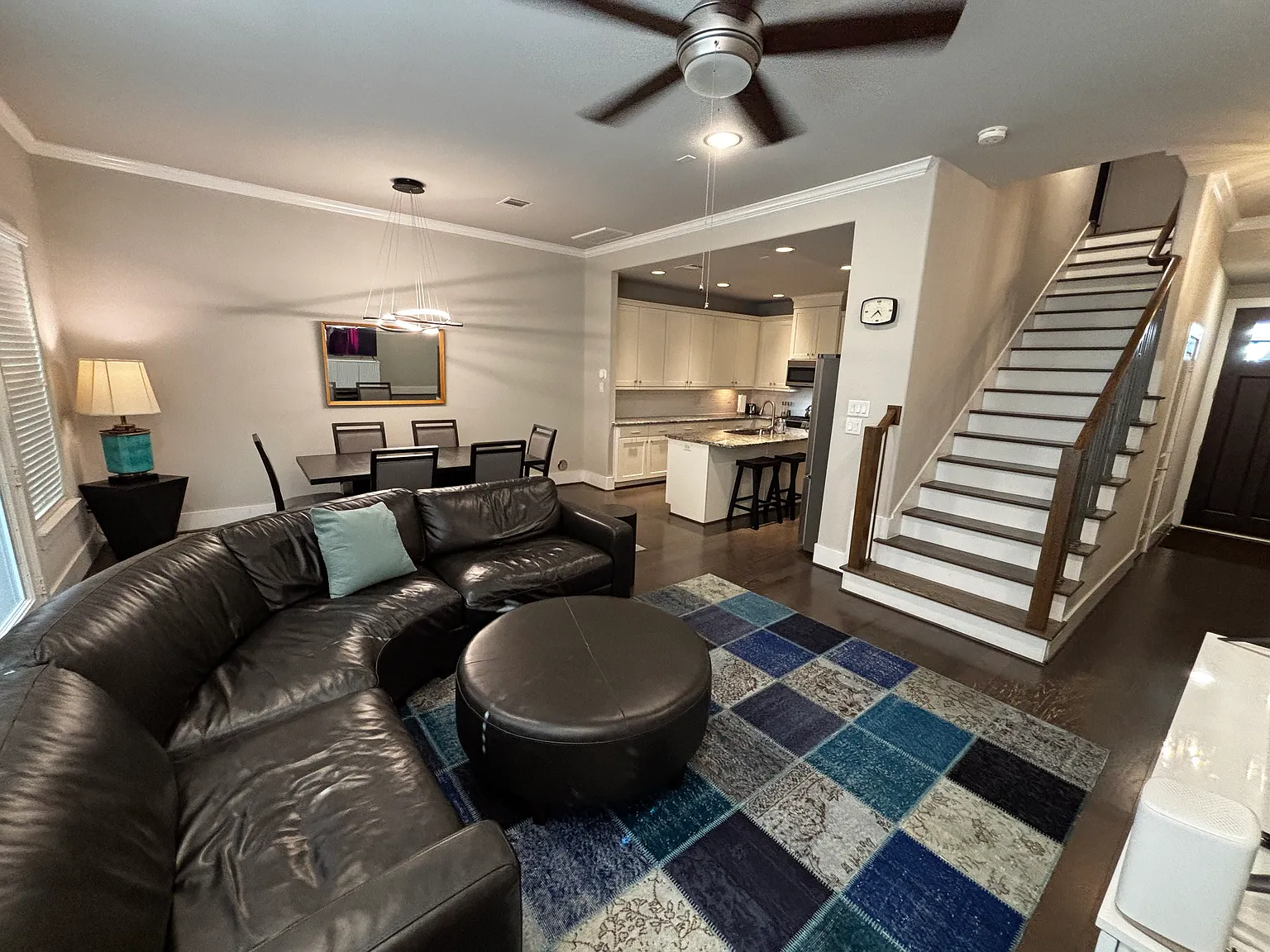 3 bed, 3.5 bath, 2200 sqft, $3,200 — Photo 4