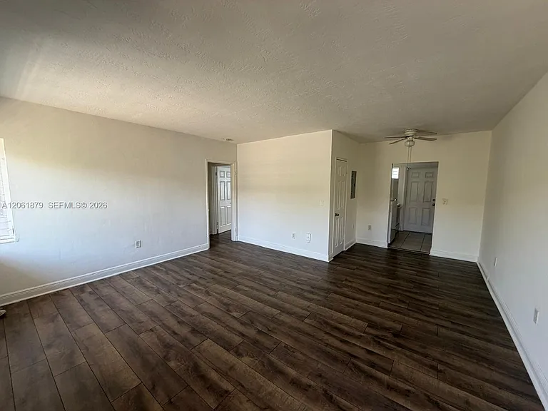 8321 Crespi Blvd #6 — Photo 2