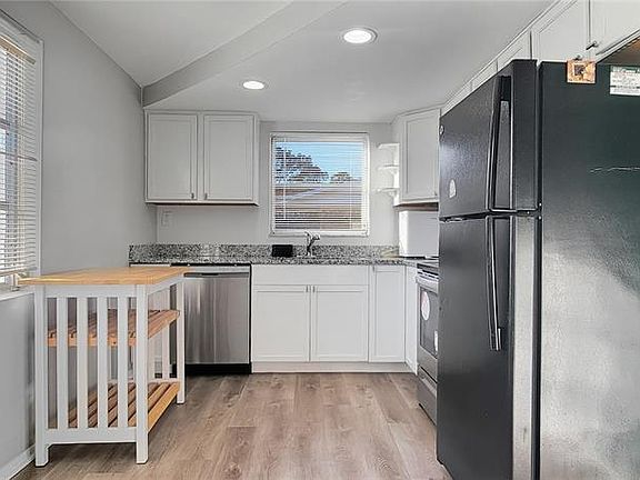 3rd image of 3814 Holiday Lake Dr