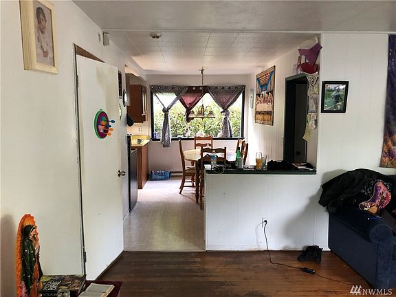 5th image of 315 NE Alder St