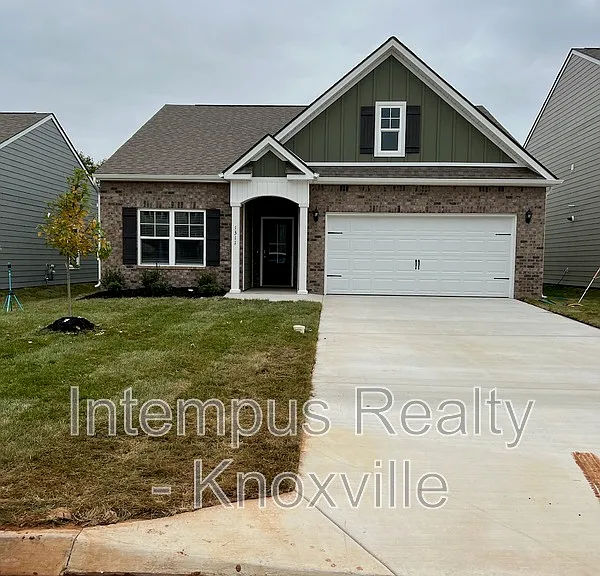 1311 Hampton Place Cir — Photo 1