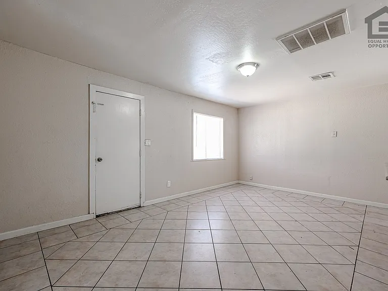 903 W Pierson St — Photo 5