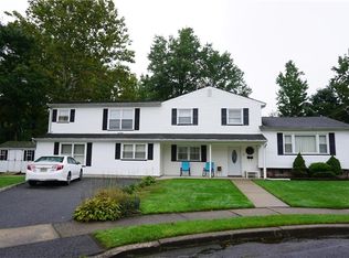 27 Annette Ln, Colonia, NJ 07067