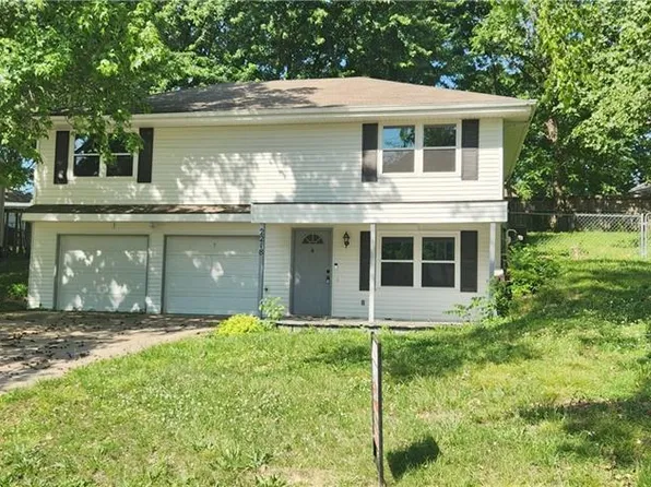 2218 Liberty Landing Rd, Liberty, MO 64068