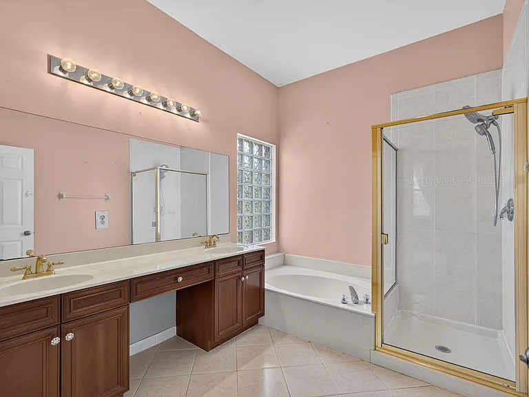1204 Oakwater Dr — Photo 38