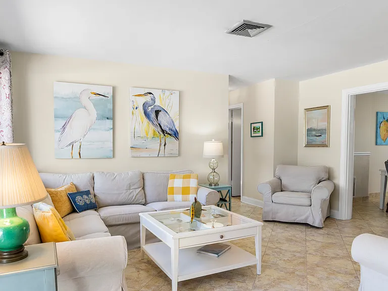 594 Bougainvillea Ln — Photo 9