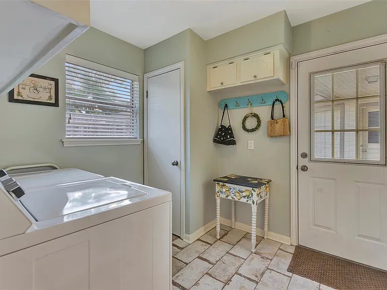 18623 Prince William Ln — Photo 34