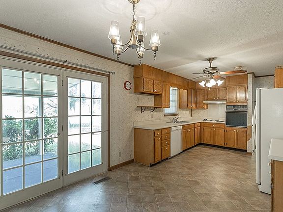 5th image of 1632 Green Hill Dr