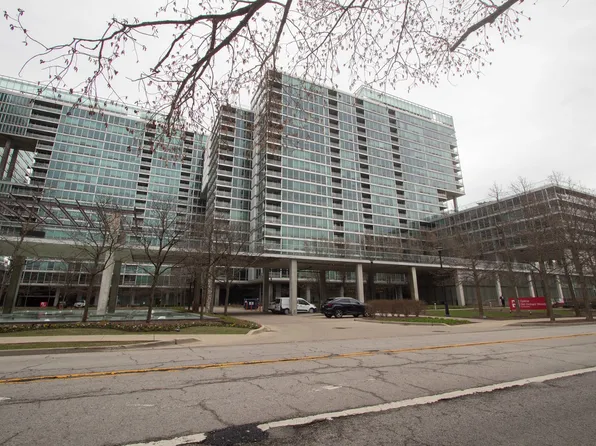 9655 Woods Dr #1605, Skokie, IL 60076