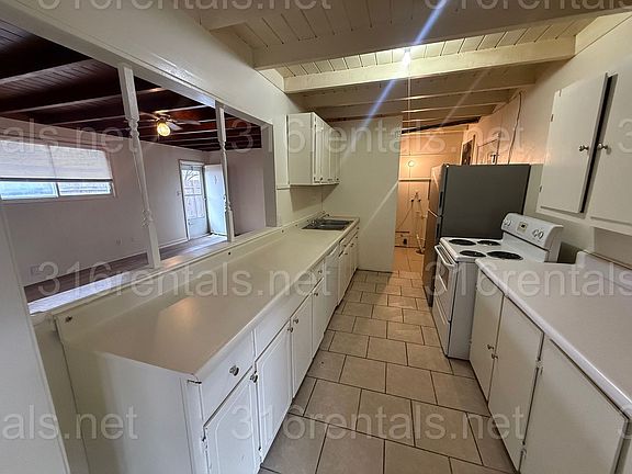 5th image of 3111 E Glen Oaks Dr