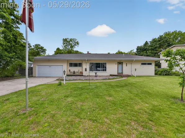 985 S Park St, Highland, MI 48356