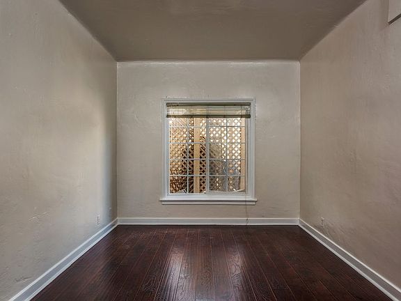 2nd image of 185 Savona Walk