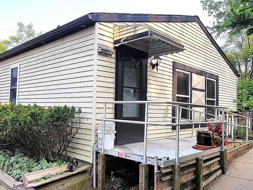 1st image of 21650 Jefferson St