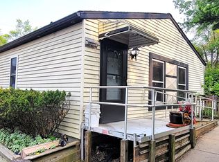 21650 Jefferson St, Farmington Hills, MI 48336