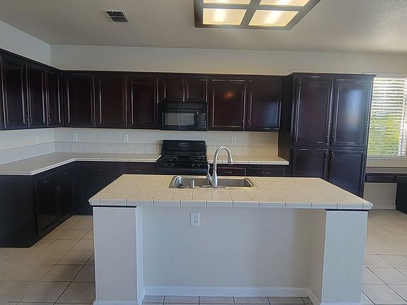 5th image of 41 Goose Haven Ct
