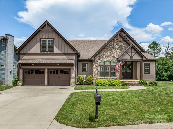 119 Birchbark Dr, Mills River, NC 28759