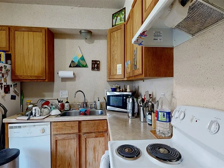 1209 Georgia St — Photo 6