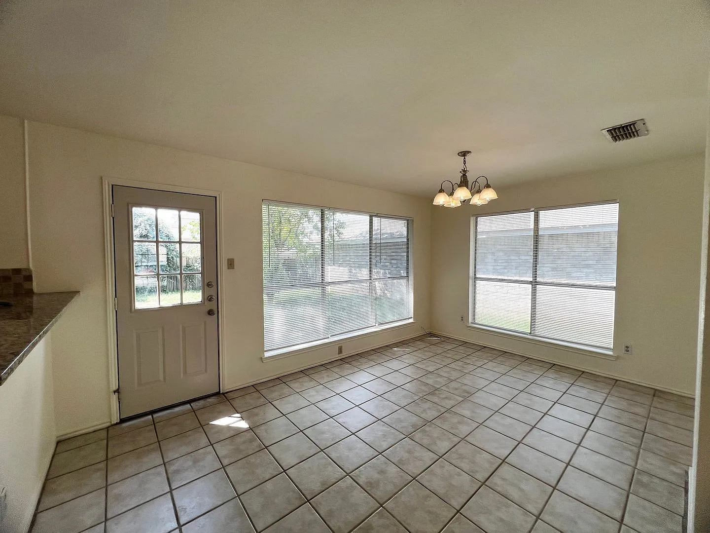 3 bedroom, 2.5 bath home for lease! — Photo 2