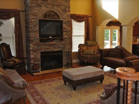 4th image of 1437 Sweetbriar Ln