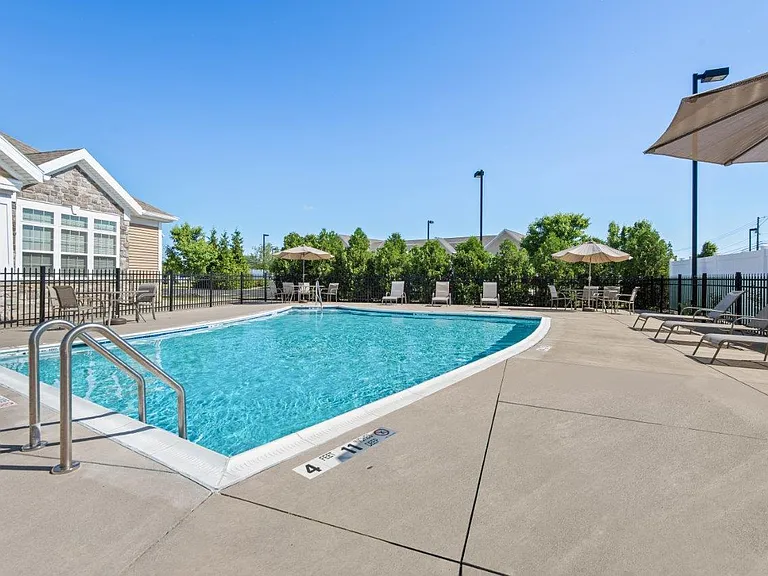 Ethan Pointe Apartment Homes — Photo 10