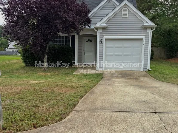 204 Purple Leaf Rd, Fuquay Varina, NC 27526