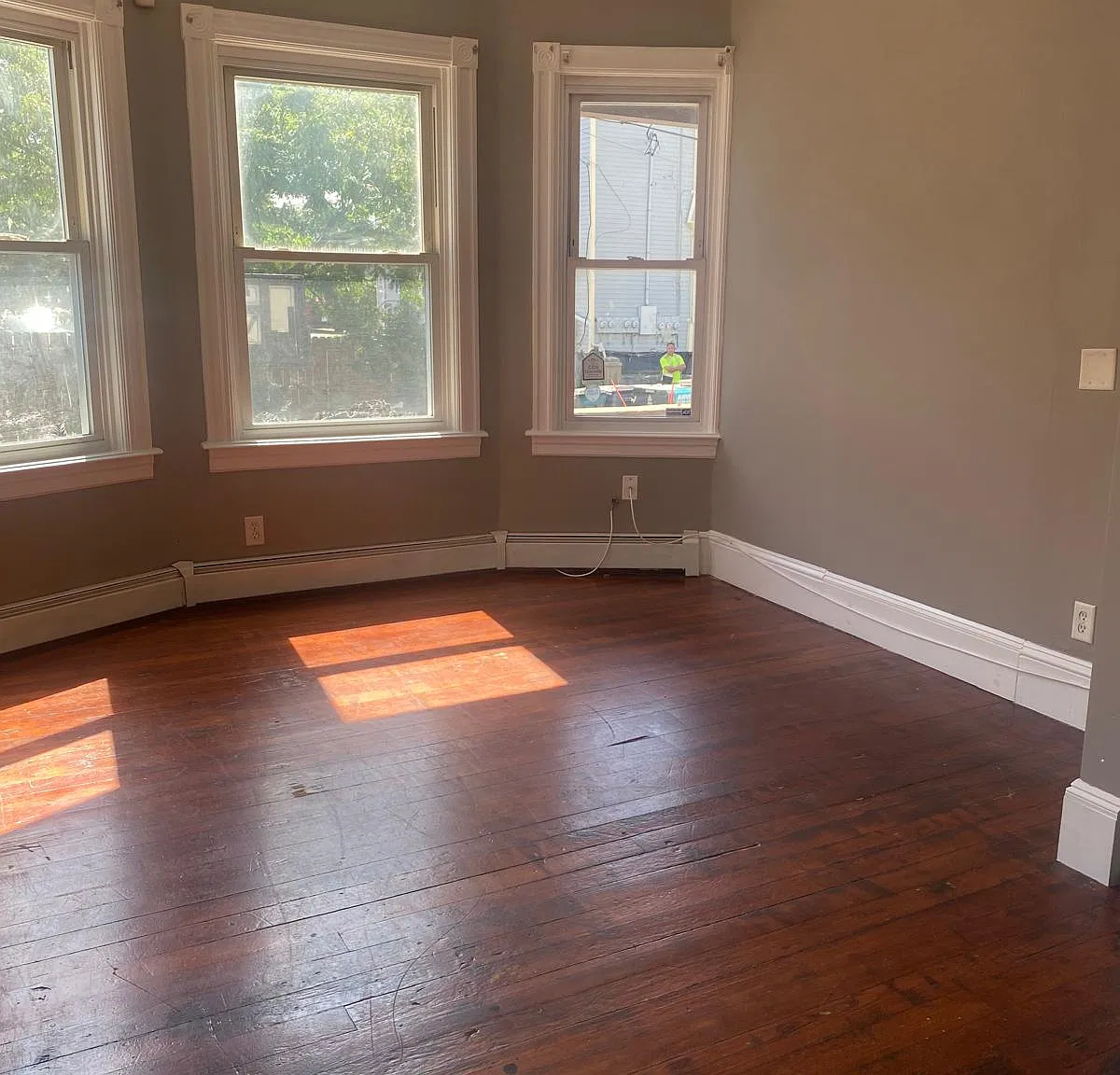 3 bed, 1301 sqft, $2,200 — Photo 3