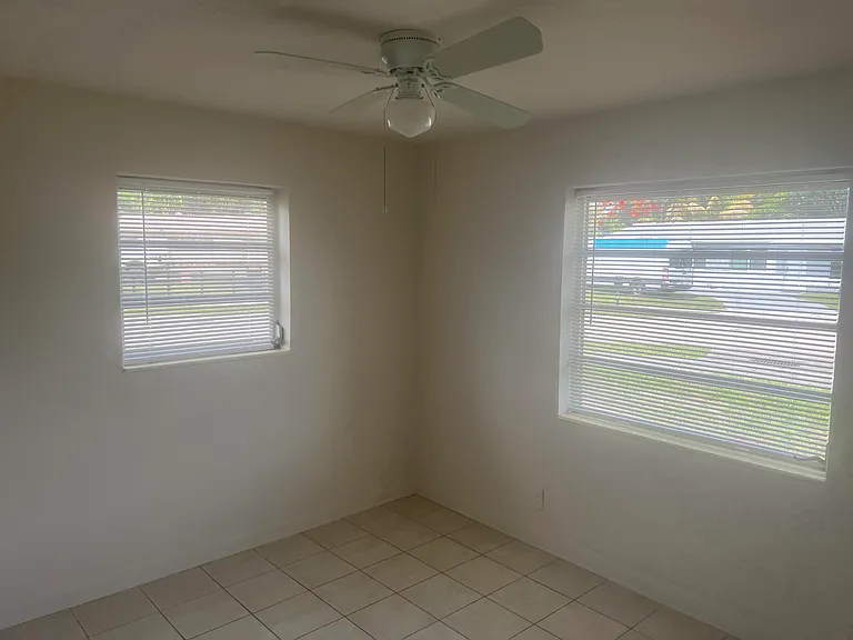 2410 SW 44th Ave — Photo 11