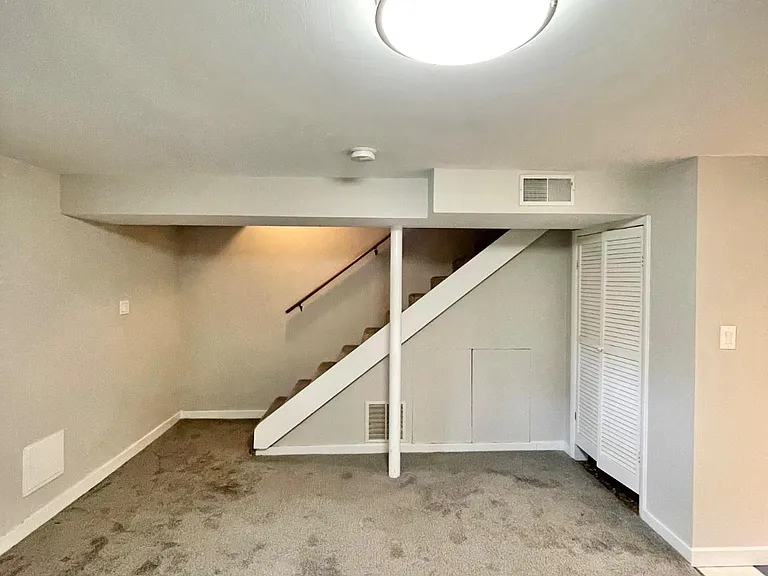 2528 N Winchester St — Photo 30