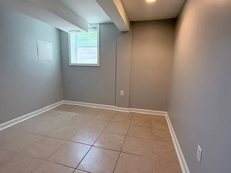 900 Neal Dr — Photo 21