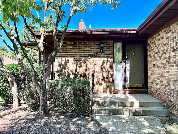 2nd image of 2125 Cranbrook Dr NE #40