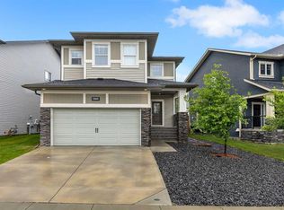 262 E Hillcrest Hts SW, Airdrie, AB T4B 3Z2
