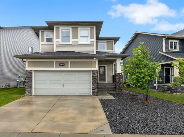 262 E Hillcrest Hts SW, Airdrie, AB T4B 3Z2