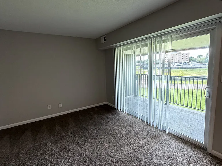 7 Pointe Apartments — Photo 48