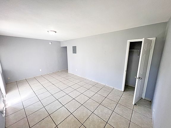 5th image of 505 SE 23rd St APT 3