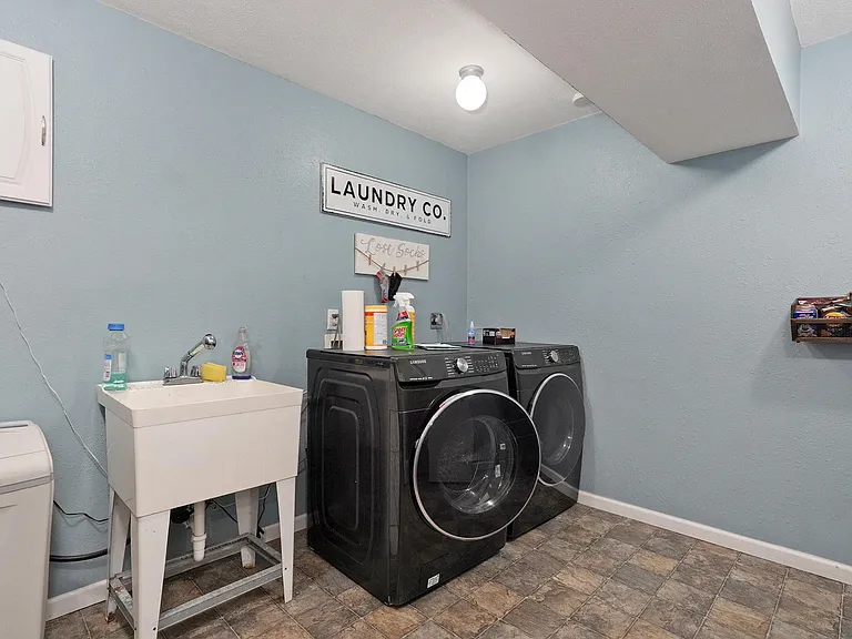 404 E Valley View Rd — Photo 33