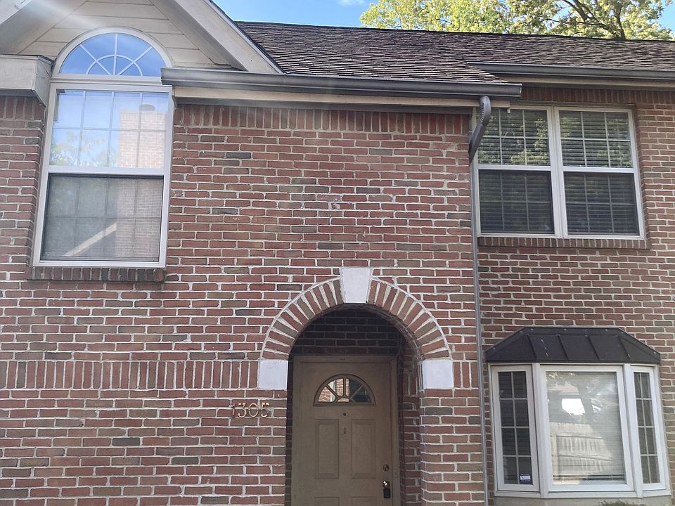 1st image of 1305 Hanford Sq