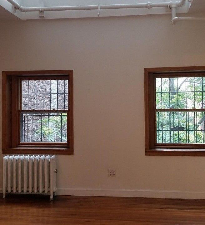 1st image of 23 E 9th St APT 4R