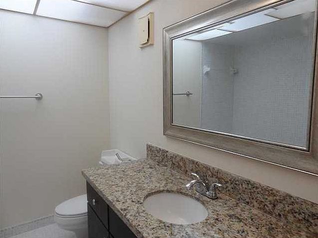 1st image of 220 Lakeview Dr APT 107