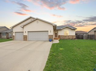 1006 Chestnut St, Harrisburg, SD 57032