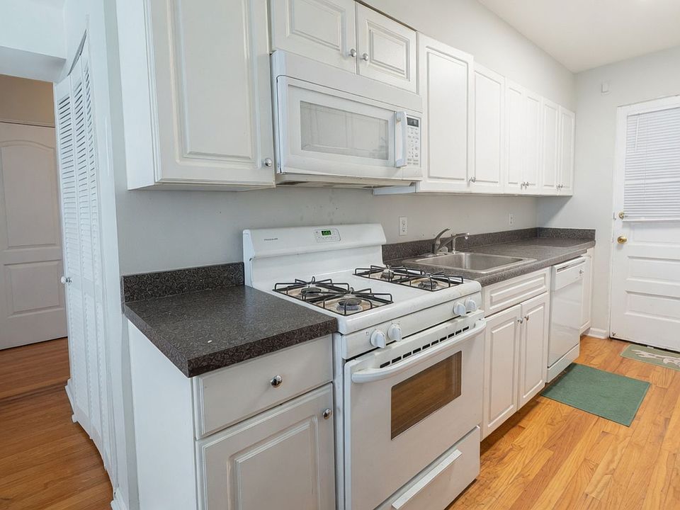 1st image of 6532 N Mozart St #3R